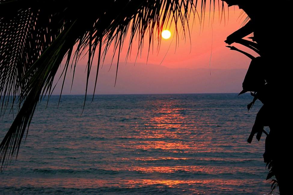 malawi-lake-malawi-craig-manners-LgenIJXh4JQ-unsplash-975