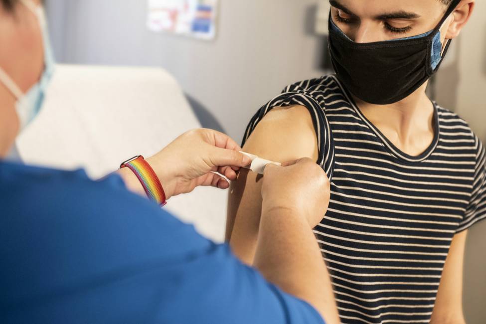 travel-medicine-immunization-vaccine-cdc-unsplash-975